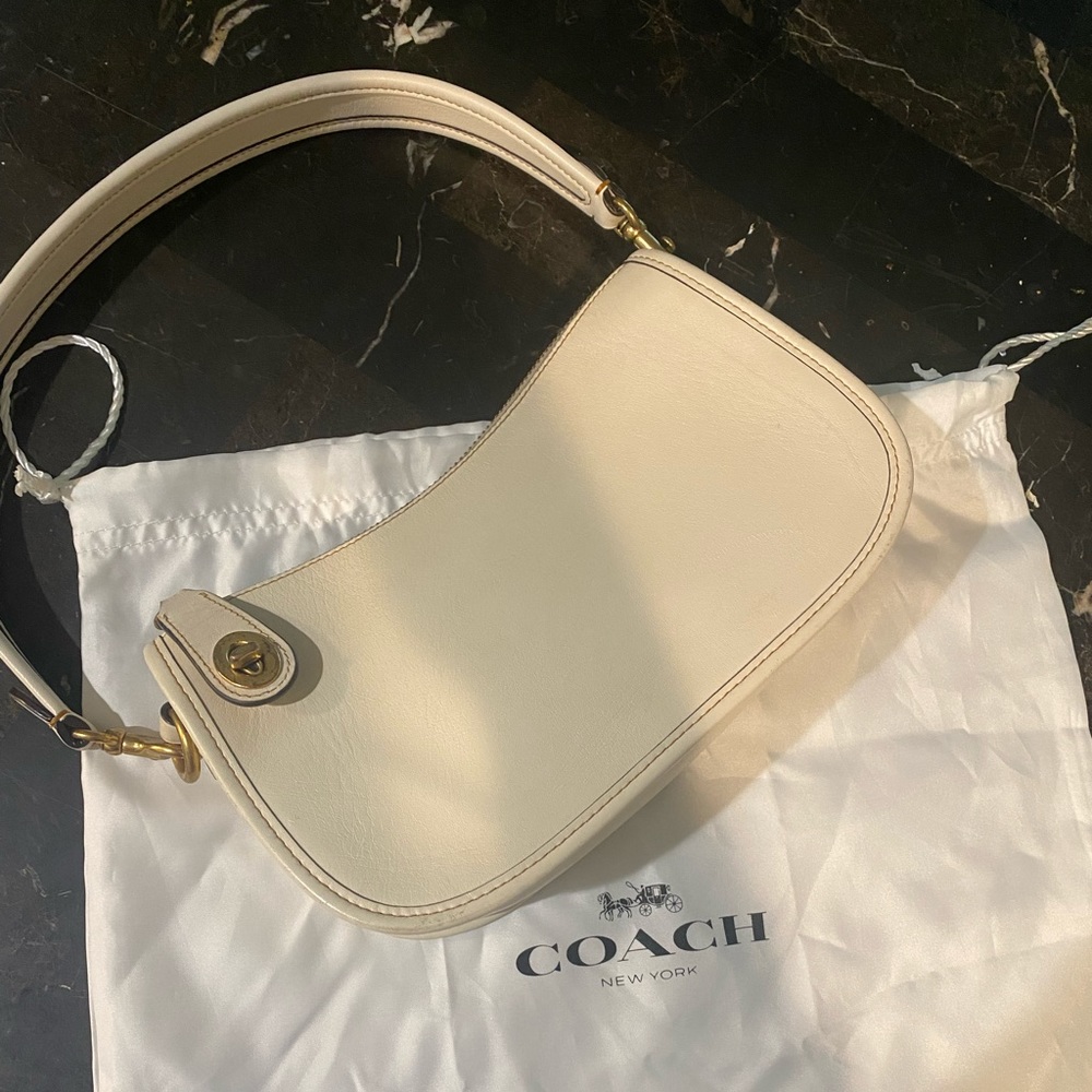 Coach Swinger Bag In Color Chalk w/ Brass Hardware | Shoulder Bag w/ crossbody